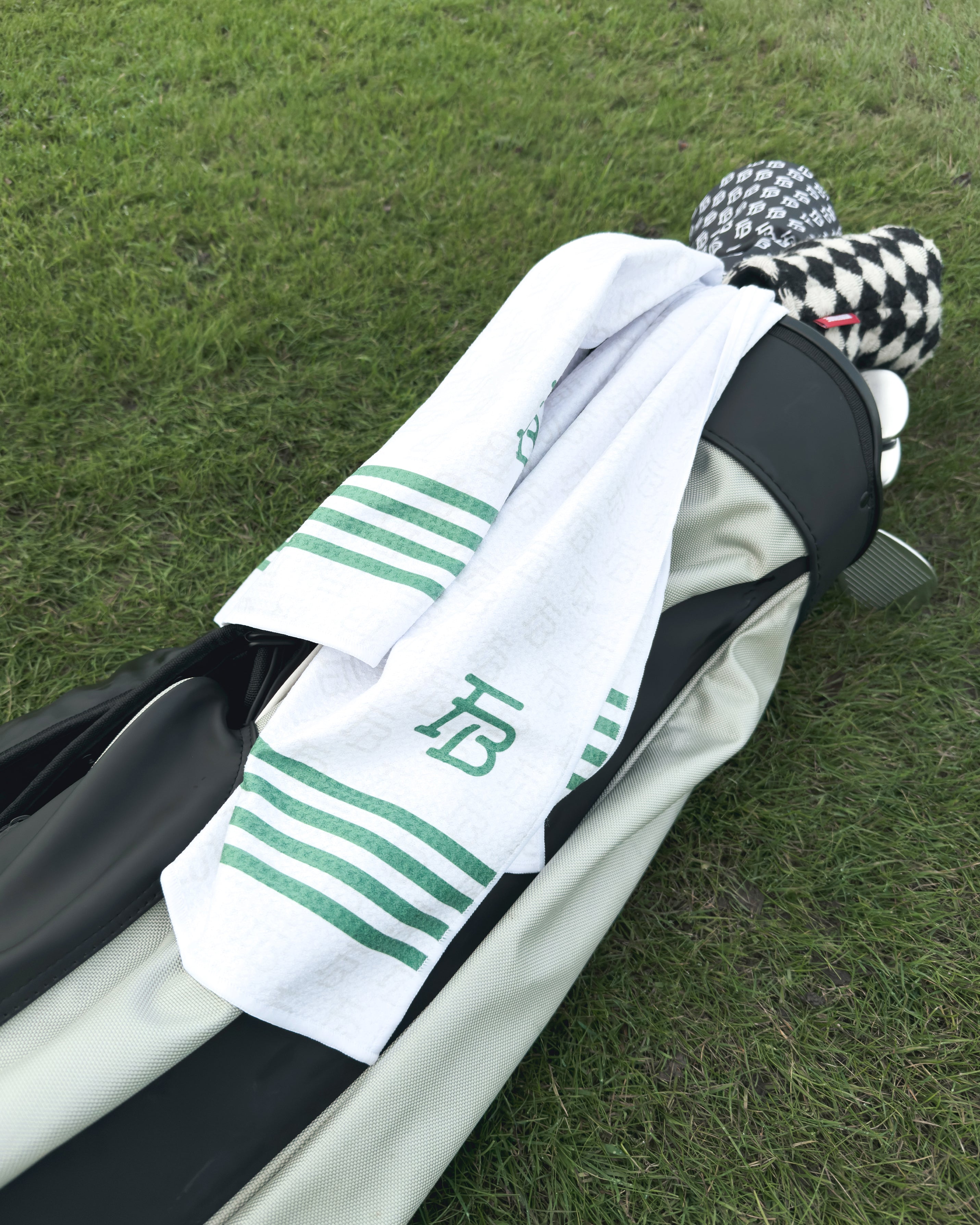 Tour Towel 'White/Green'