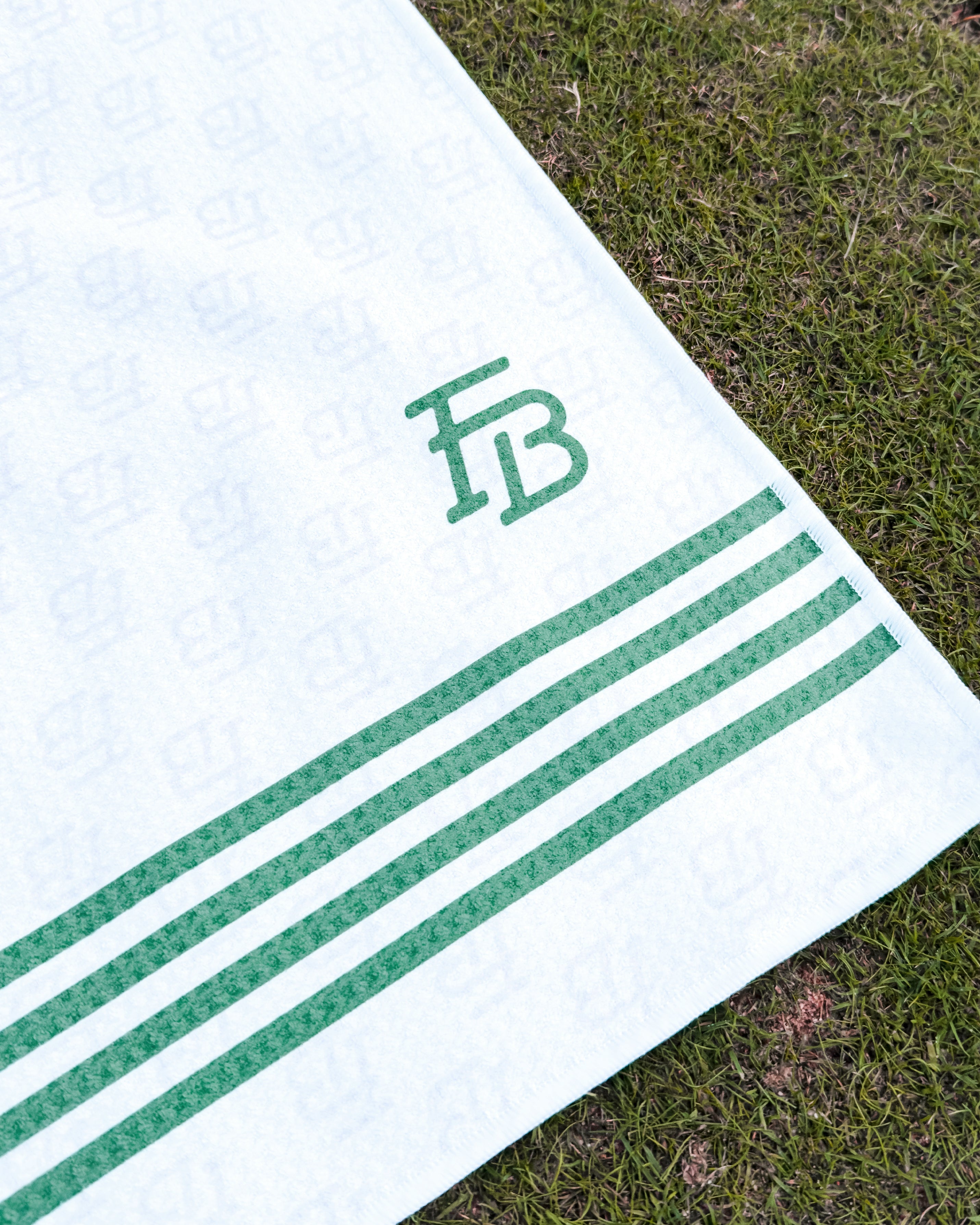 Tour Towel 'White/Green'